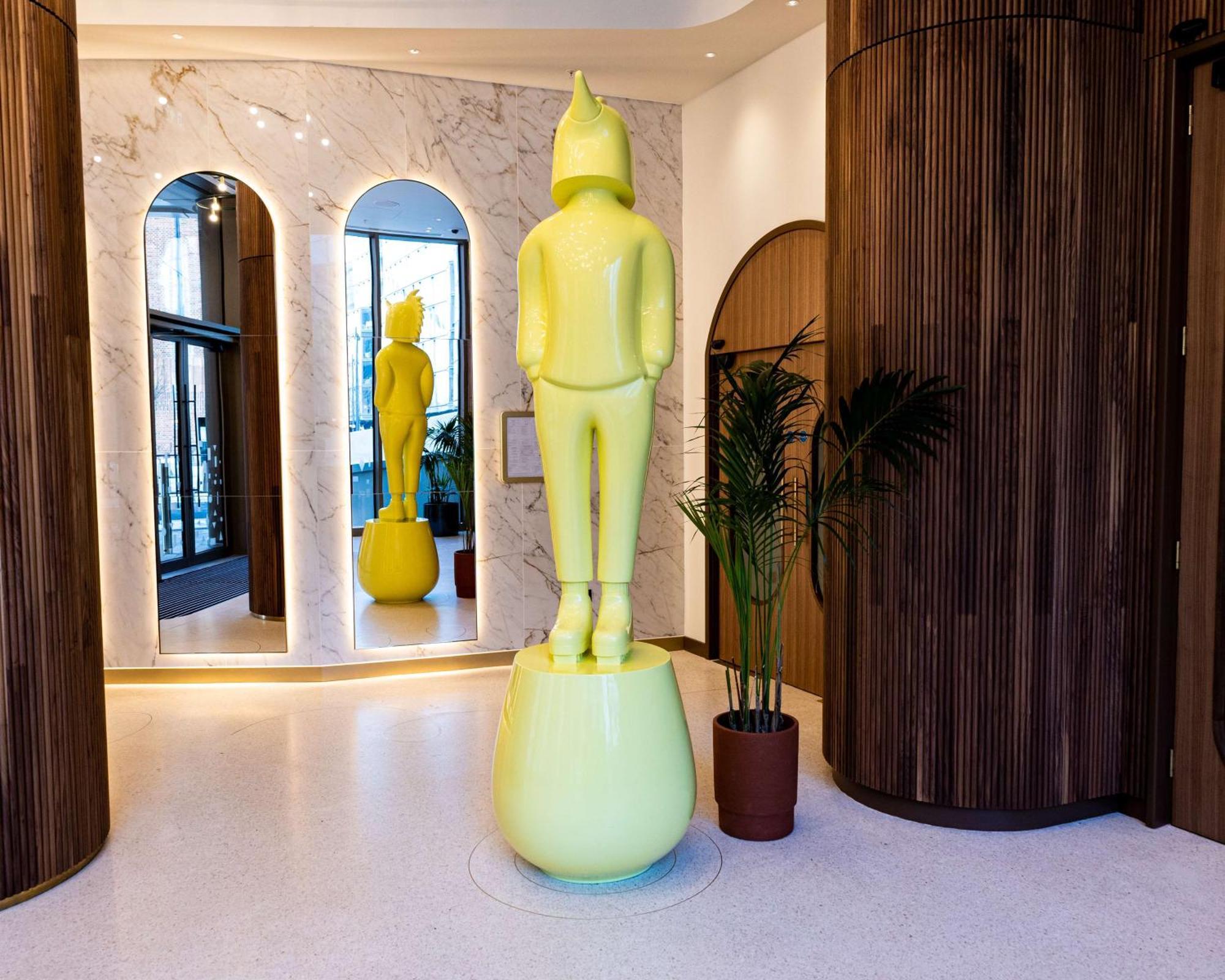 Art'Otel London Battersea Power Station, Powered By Radisson Hotels Exterior photo The sculpture in 2019